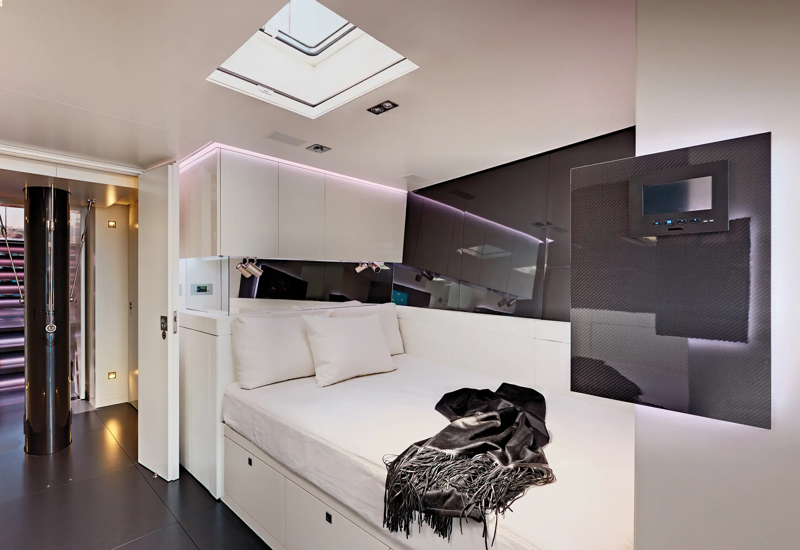 yacht-chrisco-interior-design interior design of the Chrisco sailing yacht by Wetzels Brown