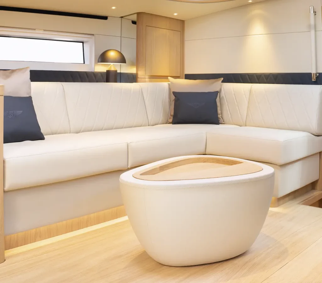 contest 67cs humidor lounge by Wetzels Brown